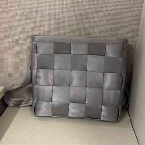 Harvey’s Seatbelt Bag Silver Mini Messenger Bag